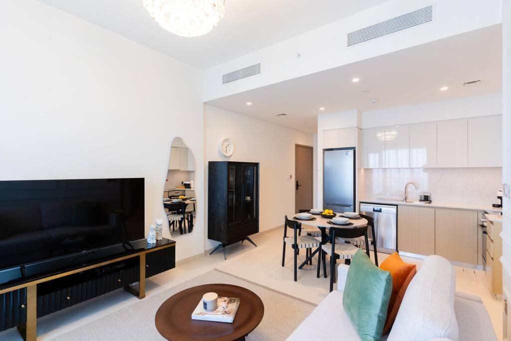 Stylish 1 Bedroom L Next To Mall L Great Amenities Apartment *