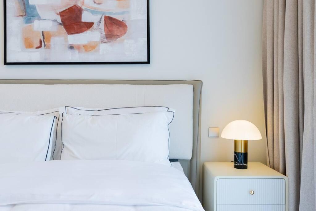 Stylish 1 Bedroom L Next To Mall L Great Amenities Apartment Dubai