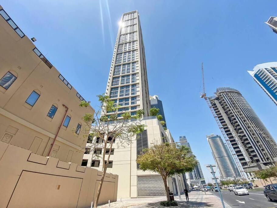 Stylish 1 Bedroom L Next To Mall L Great Amenities Apartment *